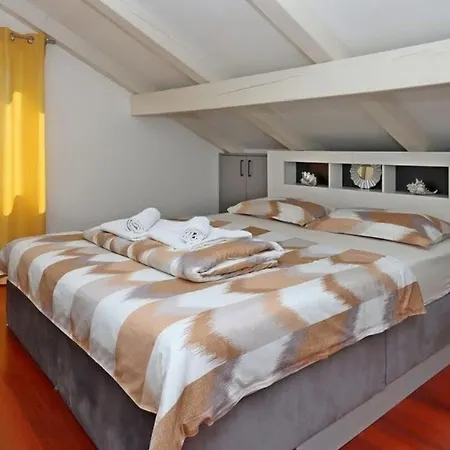 Kinaya Apartament *